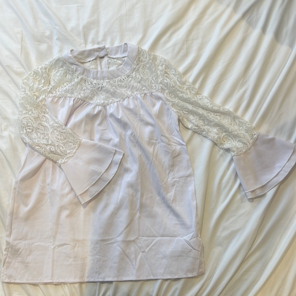 Women’s - size Large - White Blouse with Lace Sleeves - New